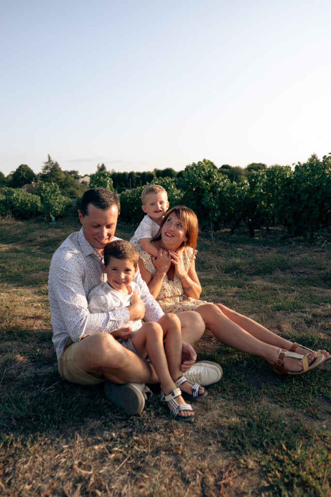Séance photo famille en extérieur à Tours