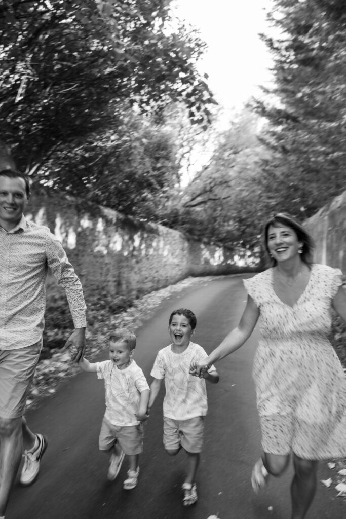 Séance photo famille en extérieur à Tours