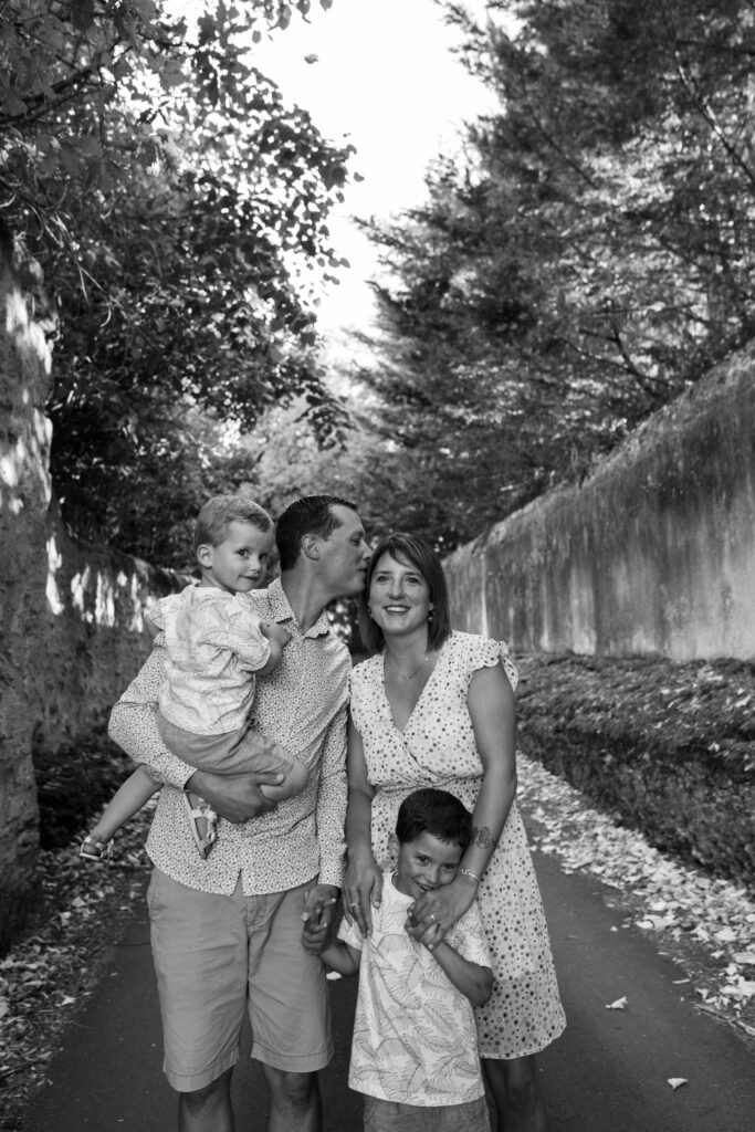 Séance photo famille en extérieur à Tours